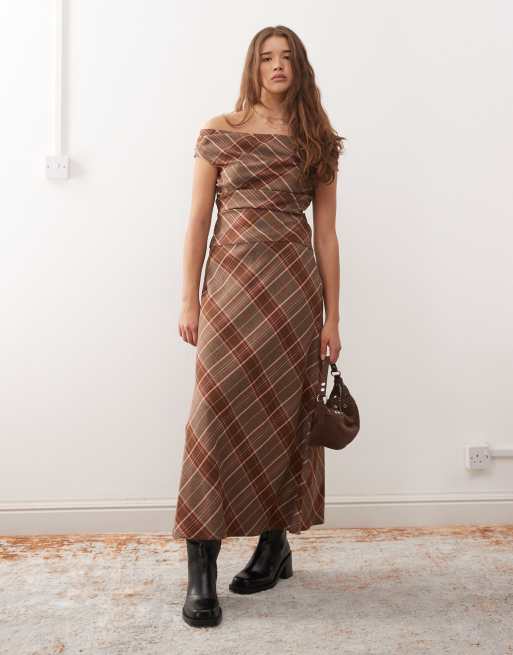 Reclaimed Vintage – Brunrutig, figursydd topp med bara axlar, del av set, 3 av 4
