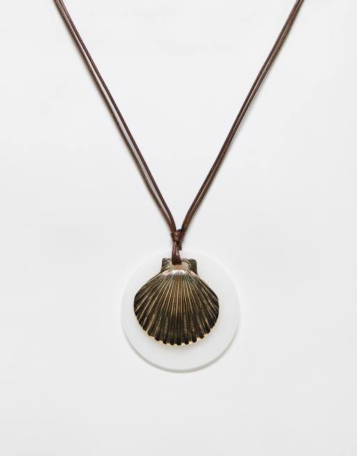 Reclaimed Vintage – Brunt halsband av snöre med snäcka i unisex-modell