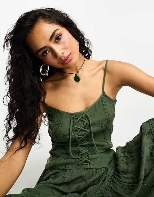 Reclaimed Vintage - Cami-top med broderier i kakigrøn vask
