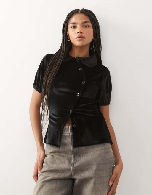 Reclaimed Vintage - Camicia aderente in velluto nero con abbottonatura asimmetrica e maniche a sbuffo