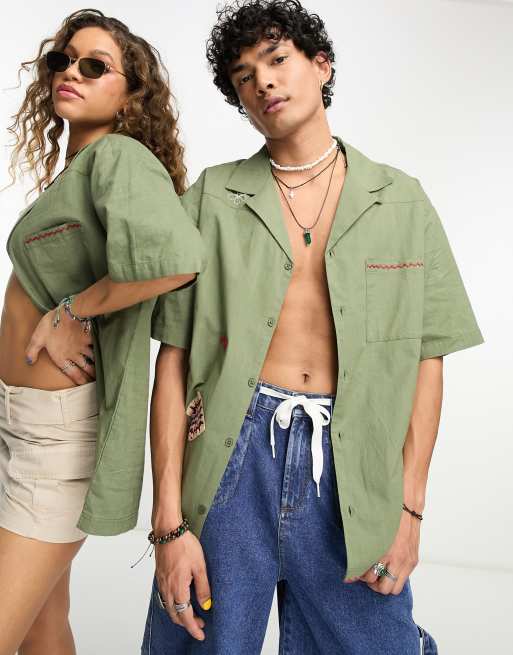 Reclaimed Vintage - Camicia unisex a maniche corte kaki con ricami