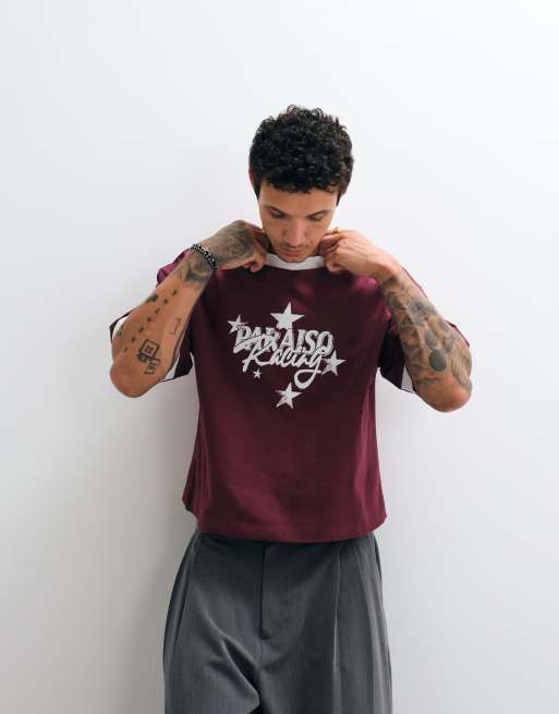 Reclaimed Vintage - Camiseta burdeos con ribetes y estampado de texto de punto liso, 4 de 5