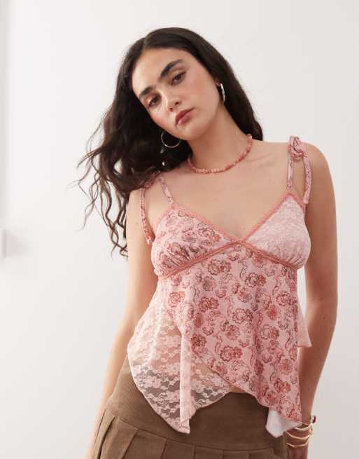 Reclaimed Vintage – Camisole aus Netzstoff und Spitze in Rosa mit asymmetrischem Saum und Blumenprint