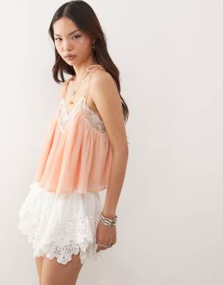 Reclaimed Vintage - Camisole im Lingerie-Design in Pfirsich mit Spitzenborte-Orange