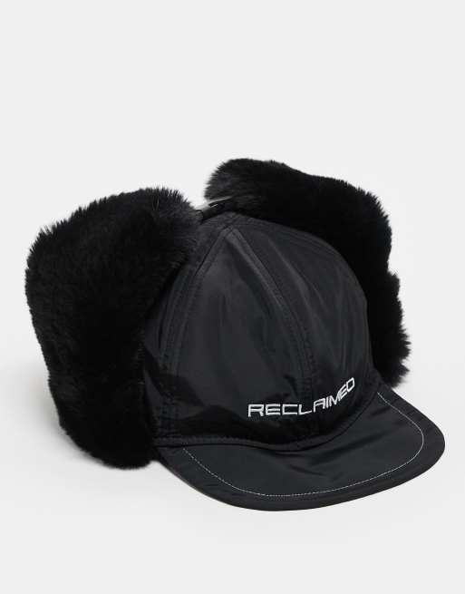 Reclaimed Vintage - Cappellino unisex nero con pelliccia sintetica e logo