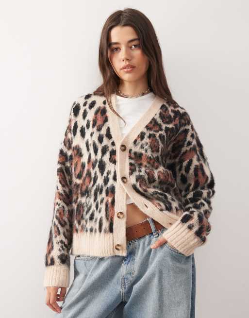 Reclaimed Vintage - Cardigan med V-hals og dyreprint i firkantet pasform 