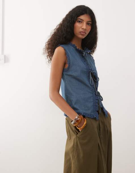 Reclaimed Vintage - Chambray denim gilet met gestrikte voorkant en geschulpte details met broderie in blauw - view 1