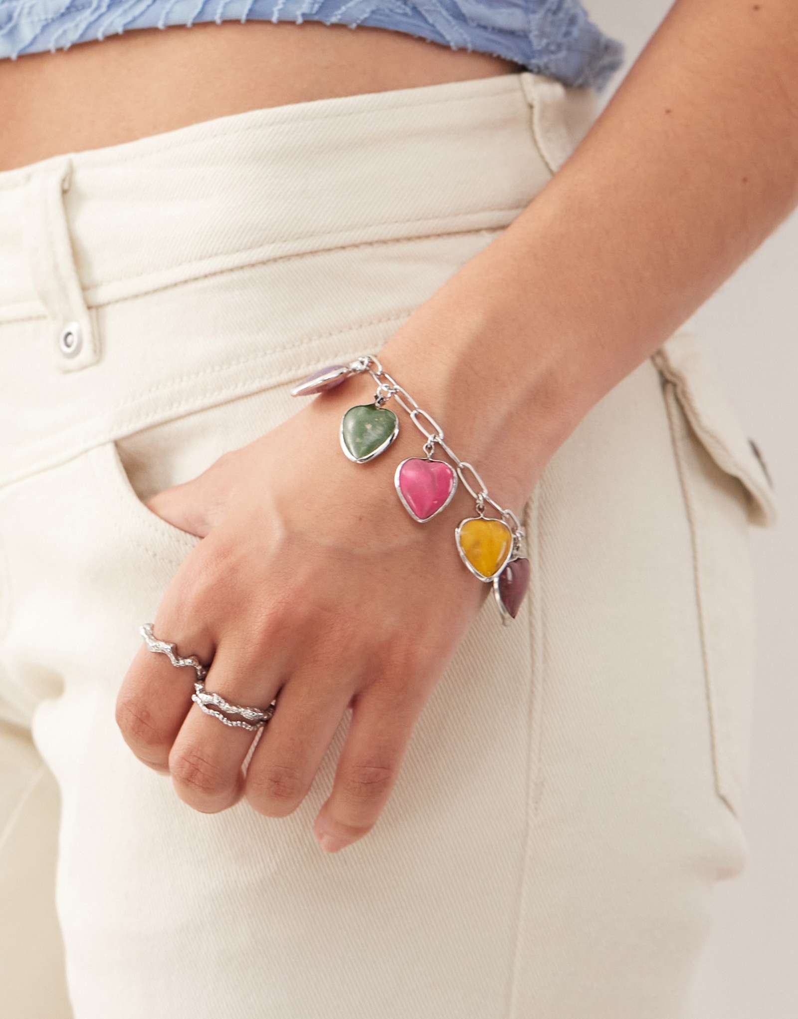 Восстановленный винтажный браслет-оберег с разноцветными сердечками