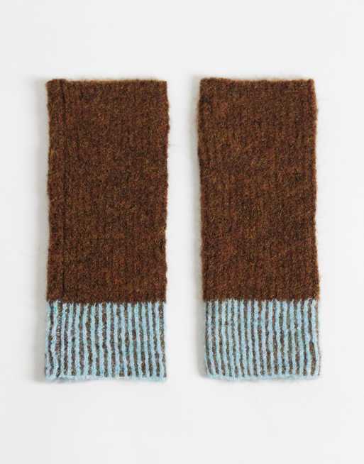 Reclaimed Vintage chauffe-mains réversibles marron chocolat et bleu, 1 de 3