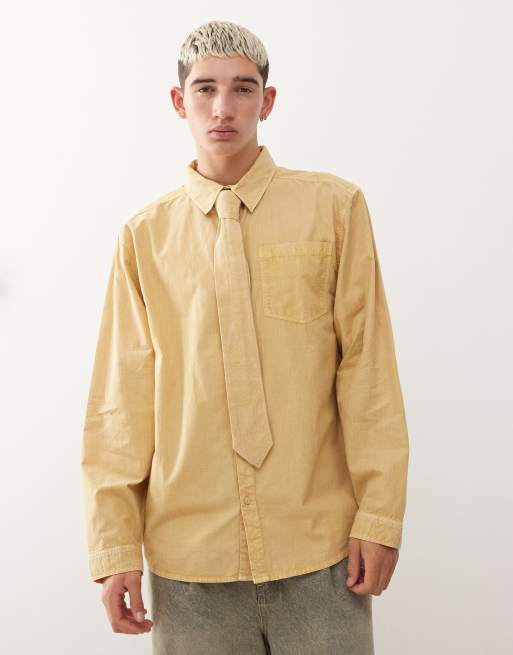 Reclaimed Vintage - Chemise ajustée à carreaux avec cravate dans le même tissu - Jaune 