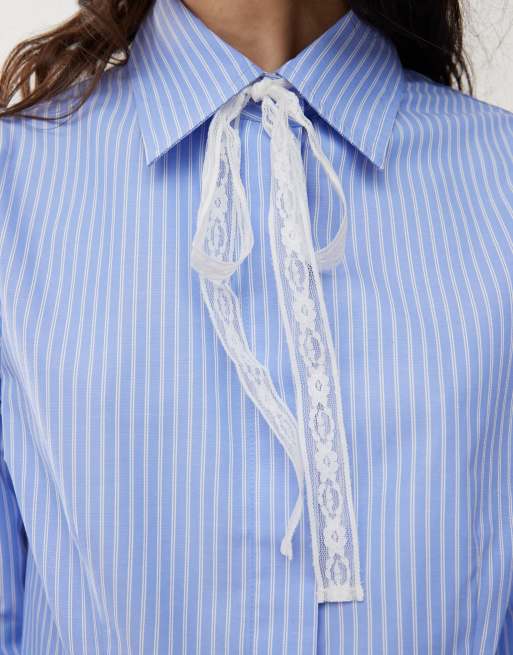 Reclaimed Vintage - Chemise cintrée avec fines rayures et ruban noué en dentelle - Bleu, 4 de 4
