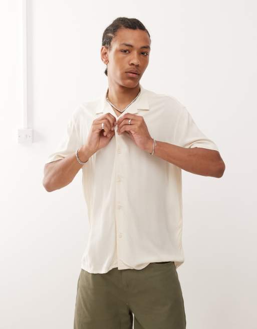Reclaimed Vintage - Chemise coupe carrée en viscose avec manches courtes et col à revers - Écru