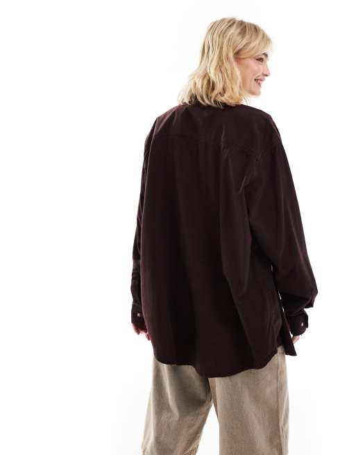 Reclaimed Vintage - Chemise unisexe oversize en denim - Bordeaux délavé, 2 de 4