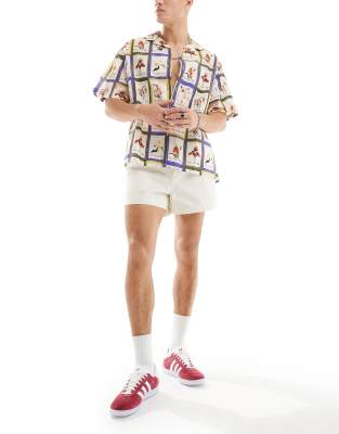Reclaimed Vintage – Chinoshorts in Ecru
