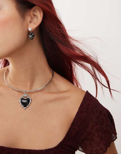Reclaimed Vintage - Choker-halskæde med sort hjertevedhæng