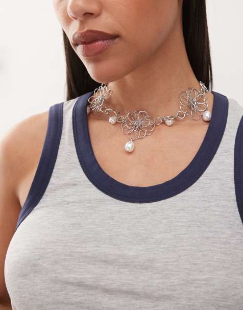 Reclaimed Vintage – Choker-Halskette in Silber mit Blumendetail und Perlenanhängern - view 1