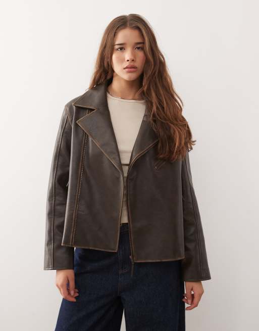 Reclaimed Vintage – Chokladbrun bikerjacka med boxig passform i läderlook