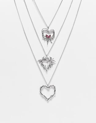 Reclaimed Vintage - Collana a 3 giri argentata con ciondoli grandi a cuore
