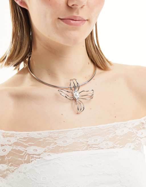 Reclaimed Vintage - Collana argento con decorazione floreale e perla