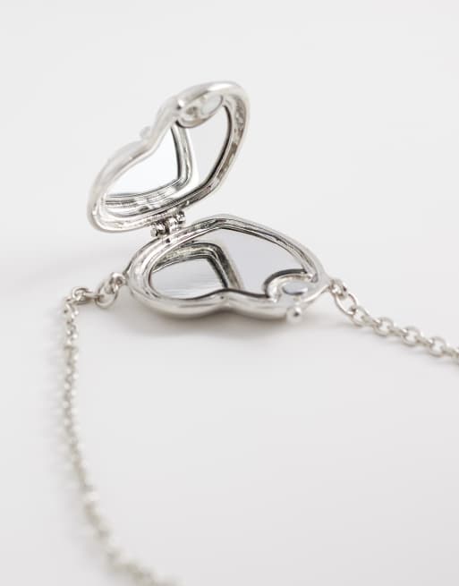 Reclaimed Vintage - Collana lunga tonalità argento con medaglione a forma di cuore a specchio, 3 di 4