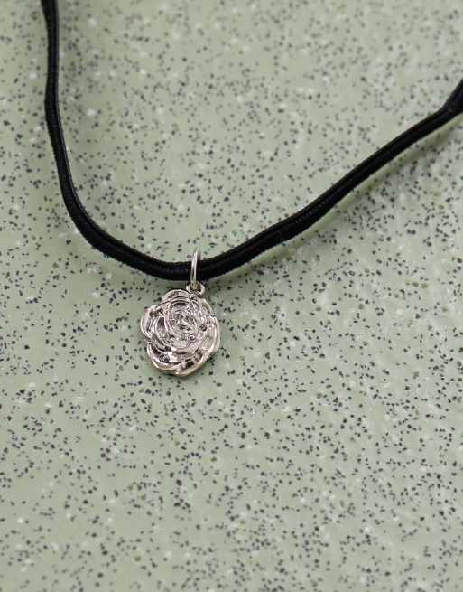 Reclaimed Vintage - Collana stile collarino nero in velluto con pendente argentato, 3 di 3