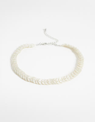 Reclaimed Vintage - Collier ras de cou orné de fausses perles - Argenté