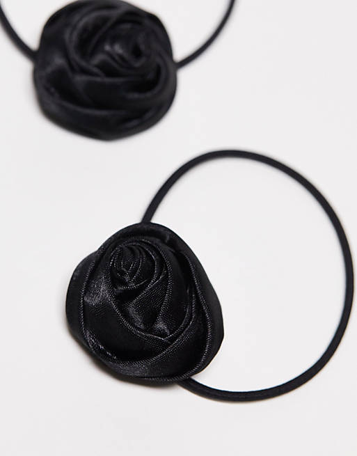 Reclaimed Vintage - Confezione da 2 elastici per capelli neri con  decorazione a forma di rosa