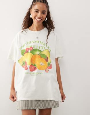 Reclaimed Vintage Reclaimed Vintage cotton oversized t-shirt with vintage fruit print in ecru-White