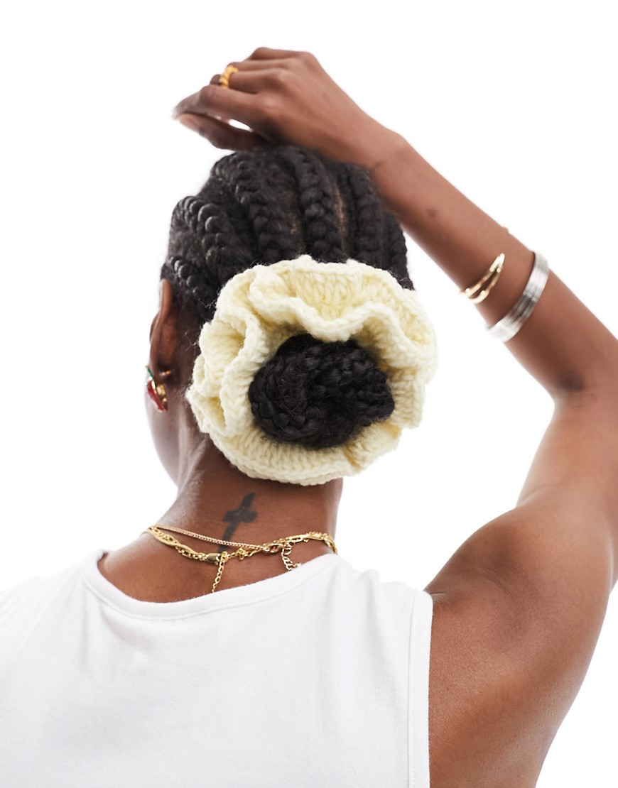 crochet scrunchie in white