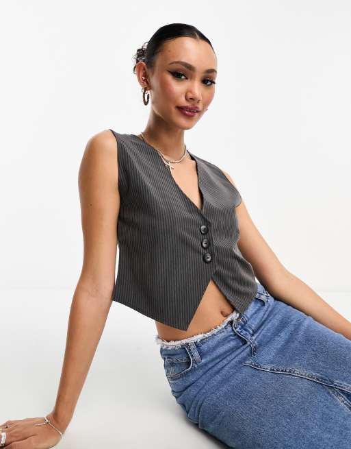Reclaimed Vintage - Cropped gilet in grijs met krijtstreep