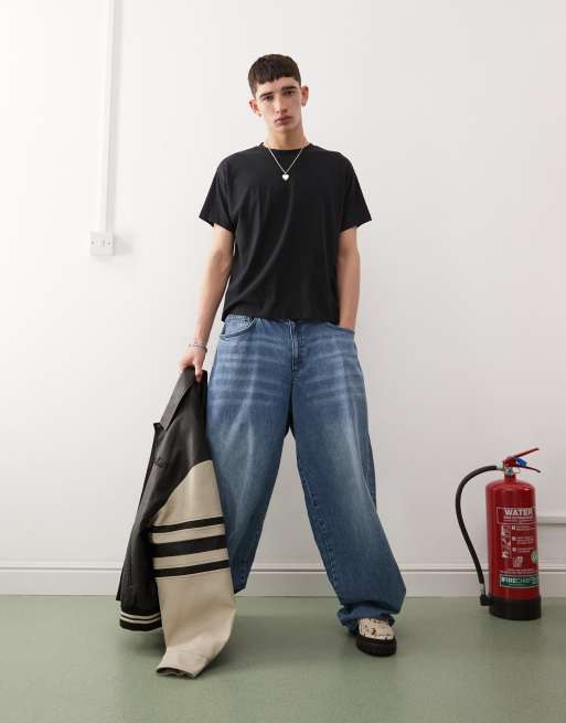 Reclaimed Vintage - Cropped sort slim-T-shirt med firkantet pasform
