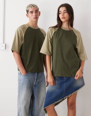 Reclaimed Vintage - Cropped Unisex-T-Shirt in Khaki und Olivgrün mit Raglanärmeln und kastigem Schnitt