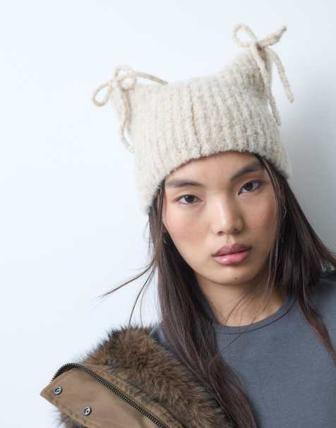 Reclaimed Vintage czapka beanie z puszystej dzianiny z detalami w formie kokardek w kolorze stone - view 1