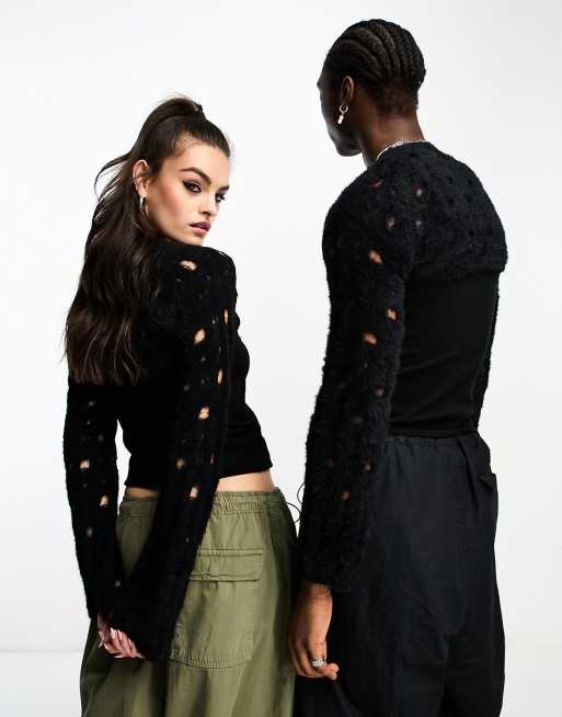 Reclaimed Vintage – Czarne puszyste bolerko unisex z dzianiny z efektem znoszenia i podkoszulek