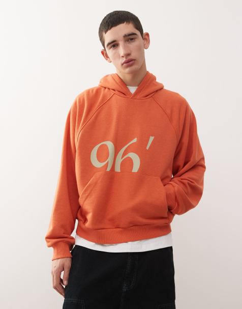 Reclaimed Vintage – Czerwona bluza oversize z kapturem, raglanowymi rękawami i grafiką - view 1