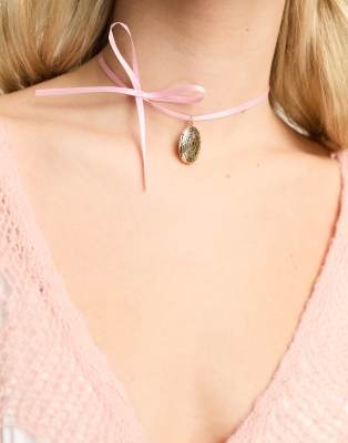 Reclaimed Vintage Reclaimed Vintage delicate ribbon necklace in pink with gold pendants