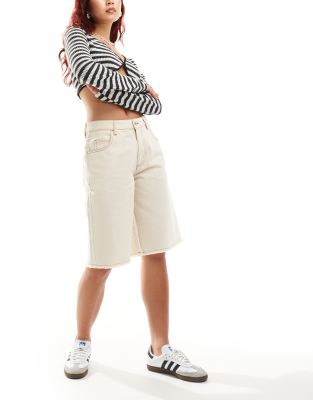 Reclaimed Vintage Reclaimed Vintage denim jort in ecru wash-White