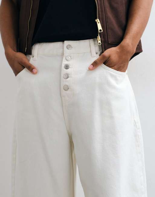 Reclaimed Vintage Denim-Shorts mit Nähten in Ecru, 2 von 5