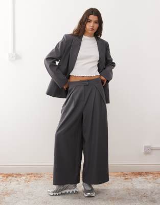 Reclaimed Vintage Double Pleat Pants In Gray