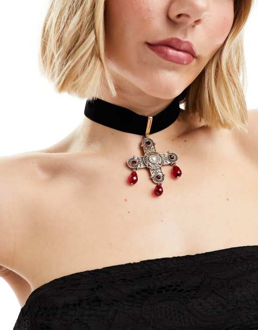 Velvet choker with pendant clearance