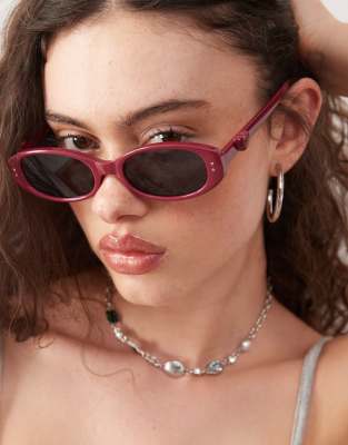 Reclaimed Vintage - Eckige Sonnenbrille in Burgunderrot mit bauschigen Herzdetails