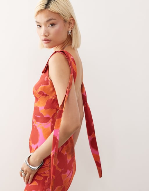 Reclaimed Vintage - Édition limitée - Robe longue à fleurs avec dos ouvert à liens - Rouge fleuri, 4 de 4