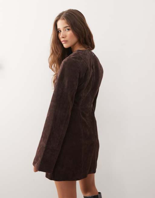Reclaimed Vintage – Elegantes, tailliertes Minikleid aus echtem Wildleder in Schokobraun, 3 von 4