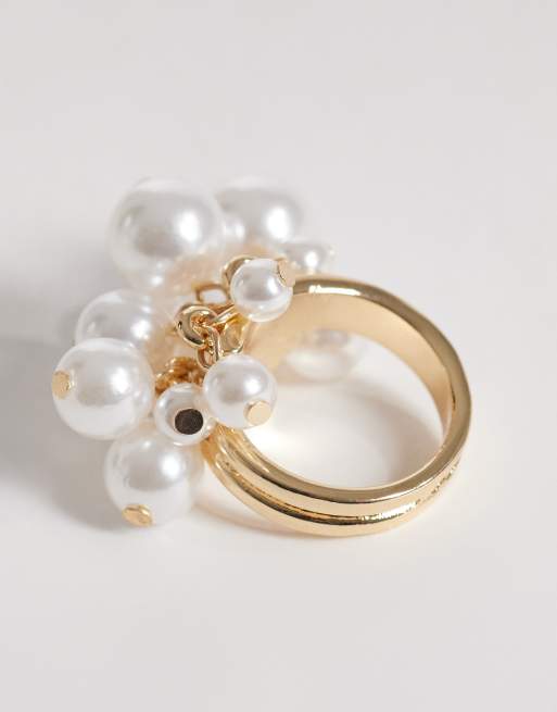 Reclaimed Vintage faux pearl charm ring in gold tone, 3 of 3
