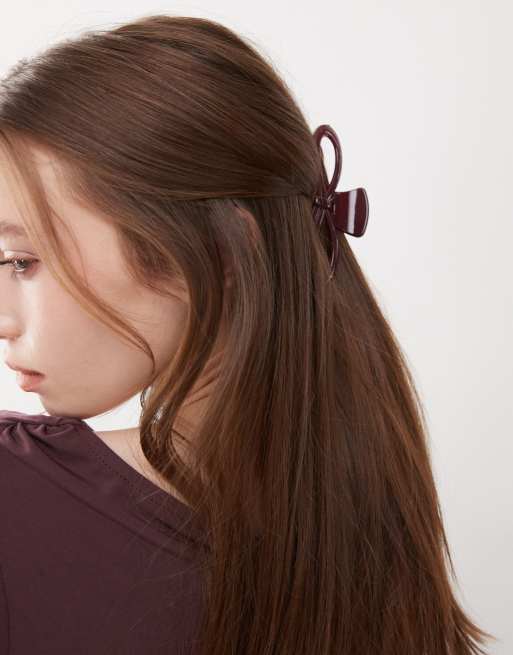 Reclaimed Vintage - Fermaglio per capelli rosso bordeaux a forma di fiocco