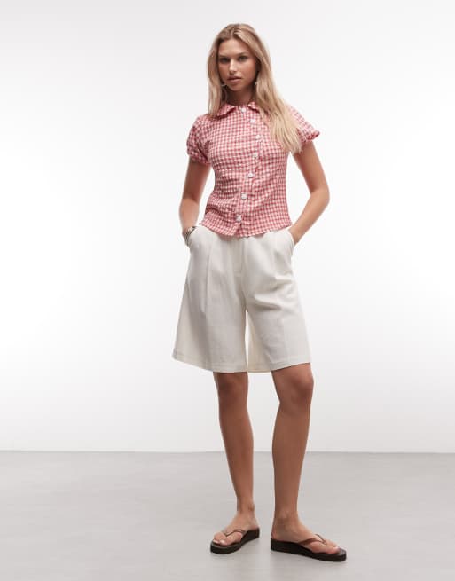 Reclaimed Vintage – Figurbetonte, karierte Hemdbluse in Rot und Weiß mit asymmetrischer Knopfleiste