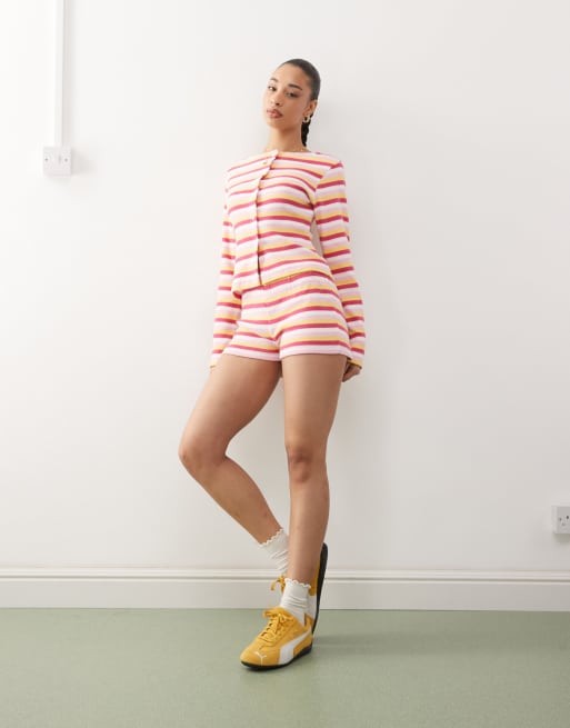 Reclaimed Vintage – Flerfärgade, randiga hotpants, del av set