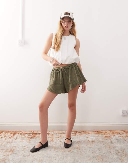 Reclaimed Vintage flippy pull on short in textured green 