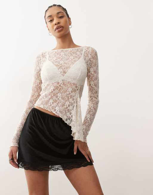 Reclaimed Vintage - Fluwelen mini rok met geschulpte kanten zoom in zwart