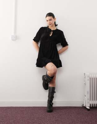 Reclaimed Vintage - Freizeitkleid aus Cord in Schwarz